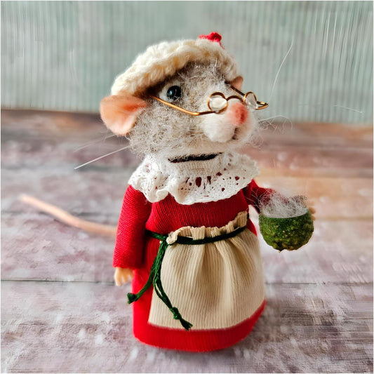 Felted Mouse, Cute Miniature Dollhouse Felt Mouse Ornament, Felt Wool Mice Figurine for Holiday Decor, Needle Felted Mouse Doll Decorations Festival Statue (Mrs. Claus)