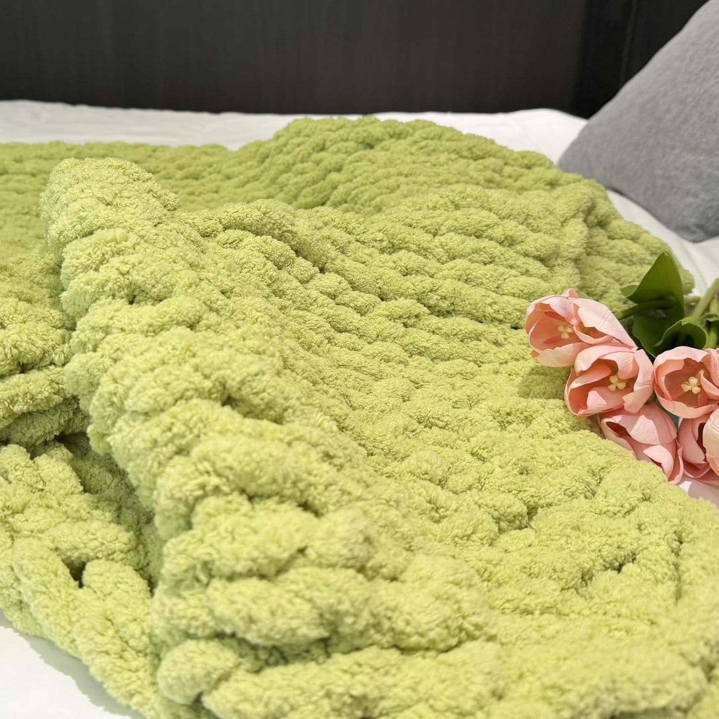Chunky Knit Blanket Throw 40"×40", Chenille Throw Blankets, Handmade Warm & Cozy Blanket Couch Bed Home Decor, Soft Breathable Fleece Banket, Christmas for Couch Bed Sofa Best Gift (Green)