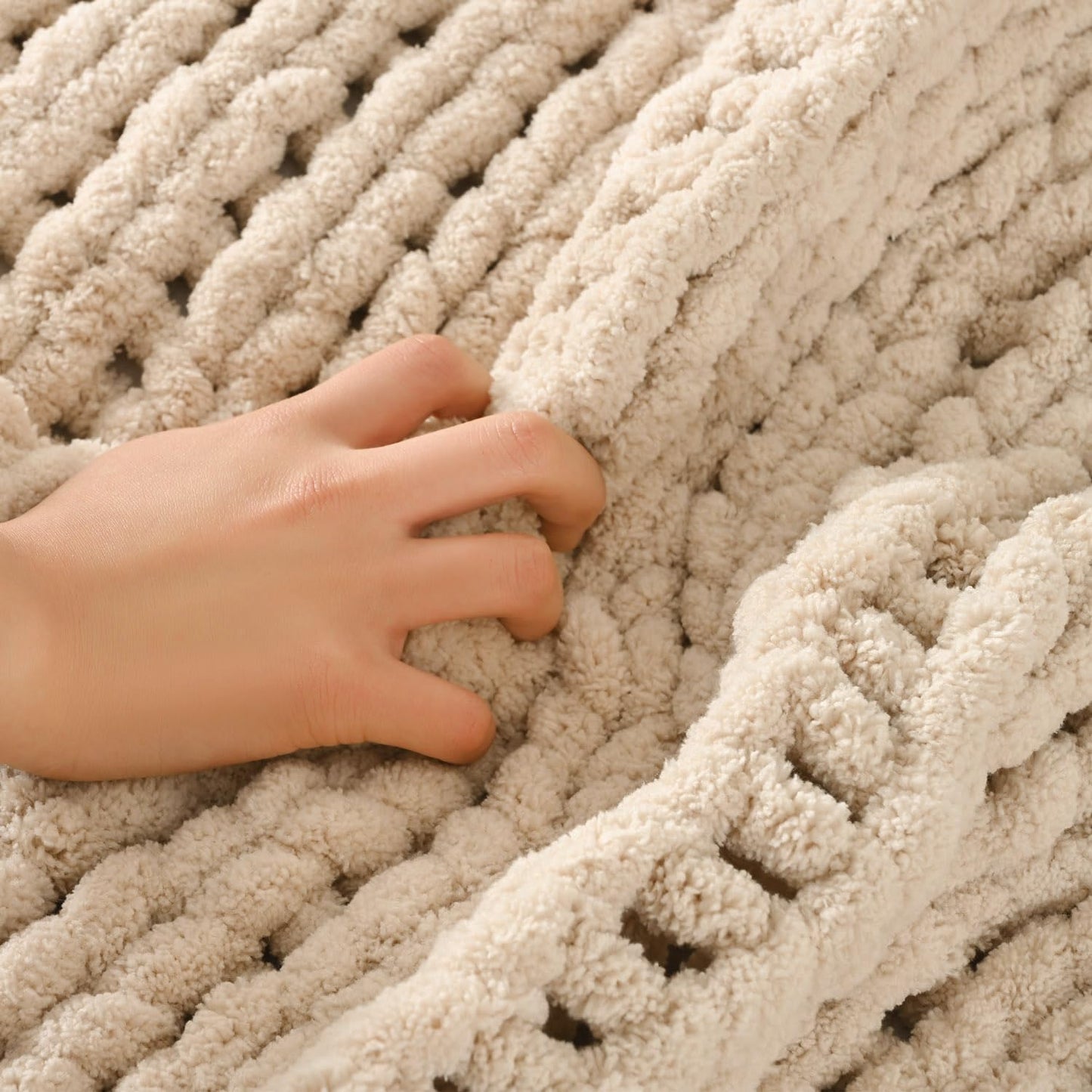 Esterra Chunky Knit Blanket Throw 50"x60", 100% Hand Knitted Chenille Throw Blanket, Cozy Soft Thick Cable Knit Throw Large Rope Knot Crochet Throw Blanket for Sofa Couch Bed, Sandshell/Oatmeal