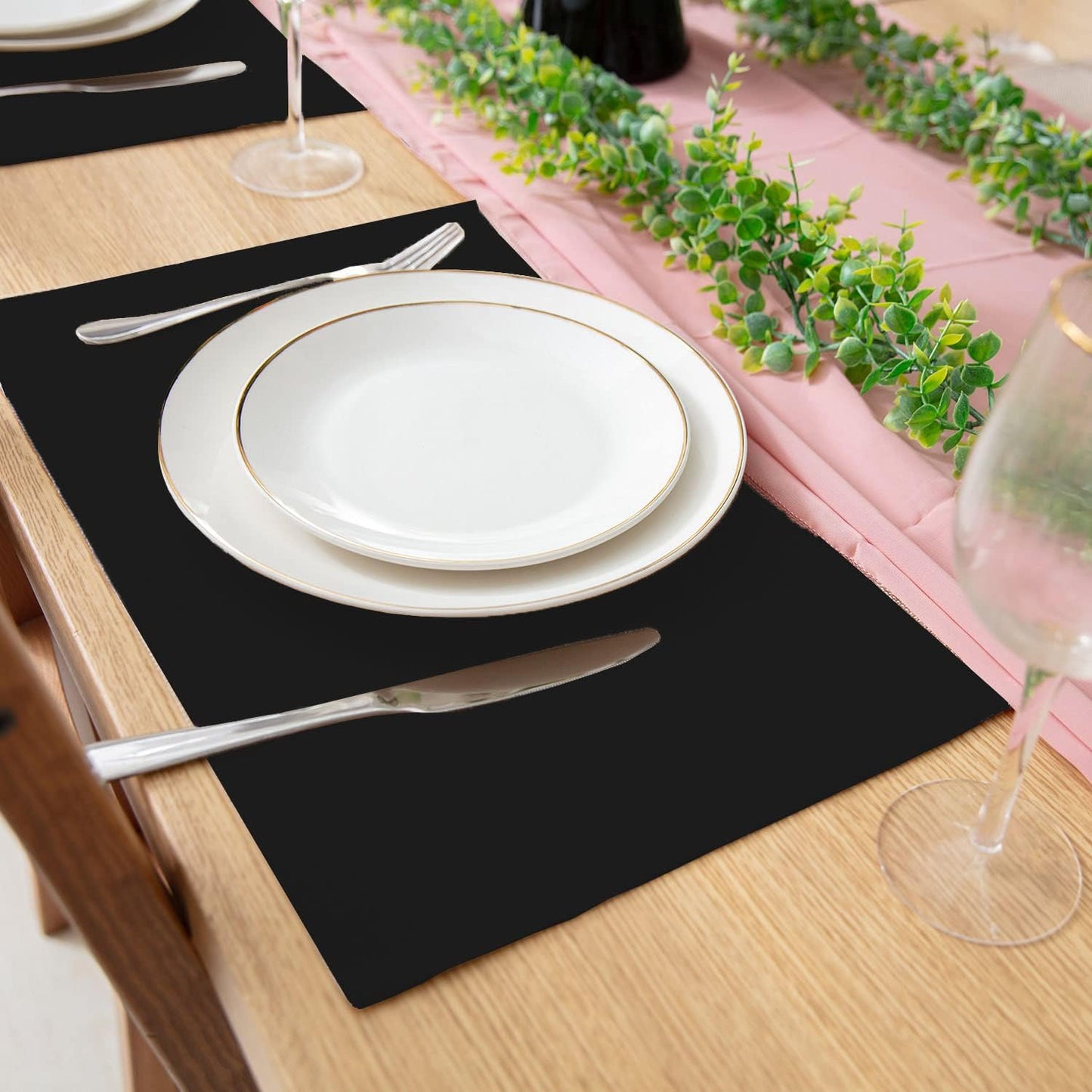 Cloth Placemats Set of 8, Linen Type Fabric Placemats Machine Washable Heat Resistant Placemats Wrinkle Free Thick Polyester Kitchen Place Mats for Dining Table (Black)