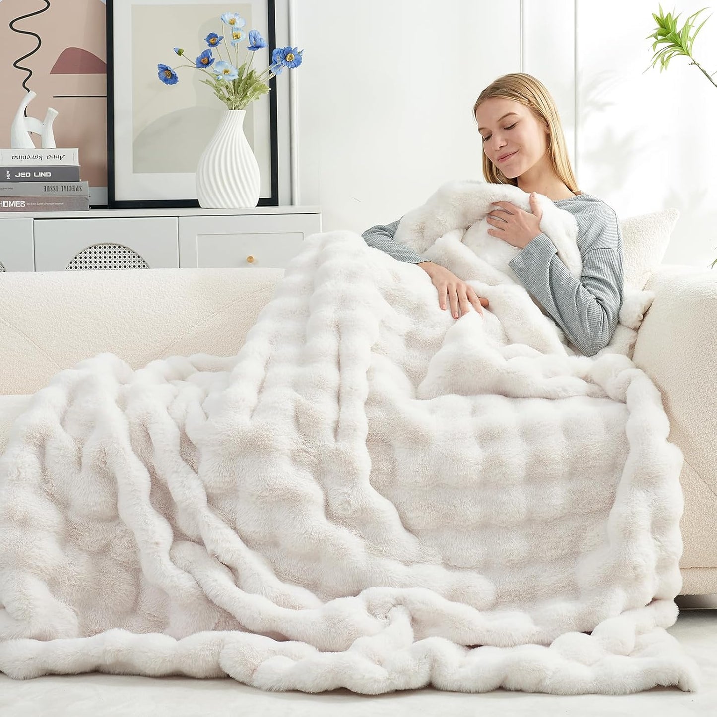 Cozy Bliss Faux Fur Throw Blanket for Couch, Fuzzy Soft Plush Thick Bubble Blanket for Sofa Bedroom Living Room, 60 * 80 Inches Cream White