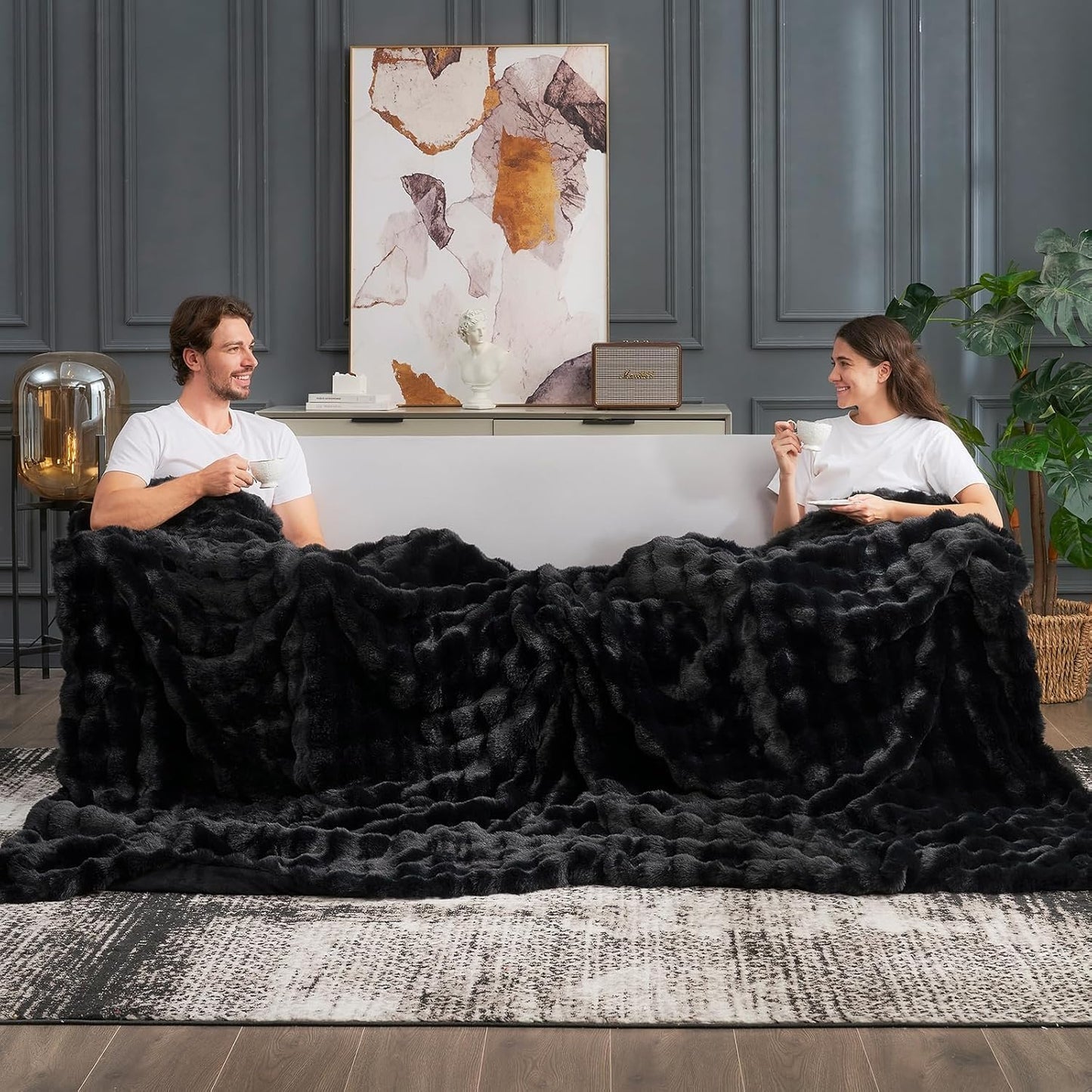 Cozy Bliss Faux Fur Throw Blanket for Couch, Fuzzy Soft Plush Thick Bubble Blanket for Sofa Bedroom Living Room, 90 * 90 Inches Black