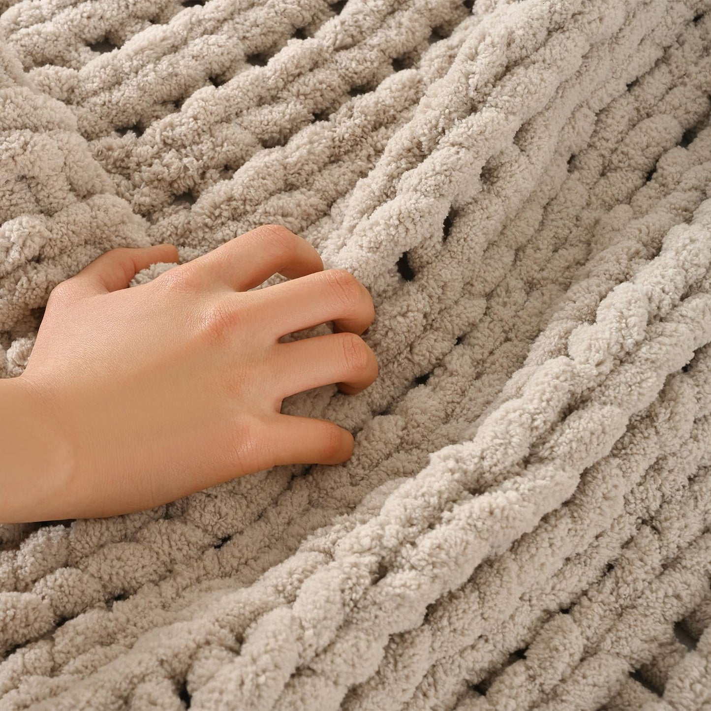 Esterra Chunky Knit Blanket Throw 40"x50", 100% Hand Knitted Chenille Throw Blanket, Cozy Soft Thick Cable Knit Throw Large Rope Knot Crochet Throw Blanket for Sofa Couch Bed, Linen Beige