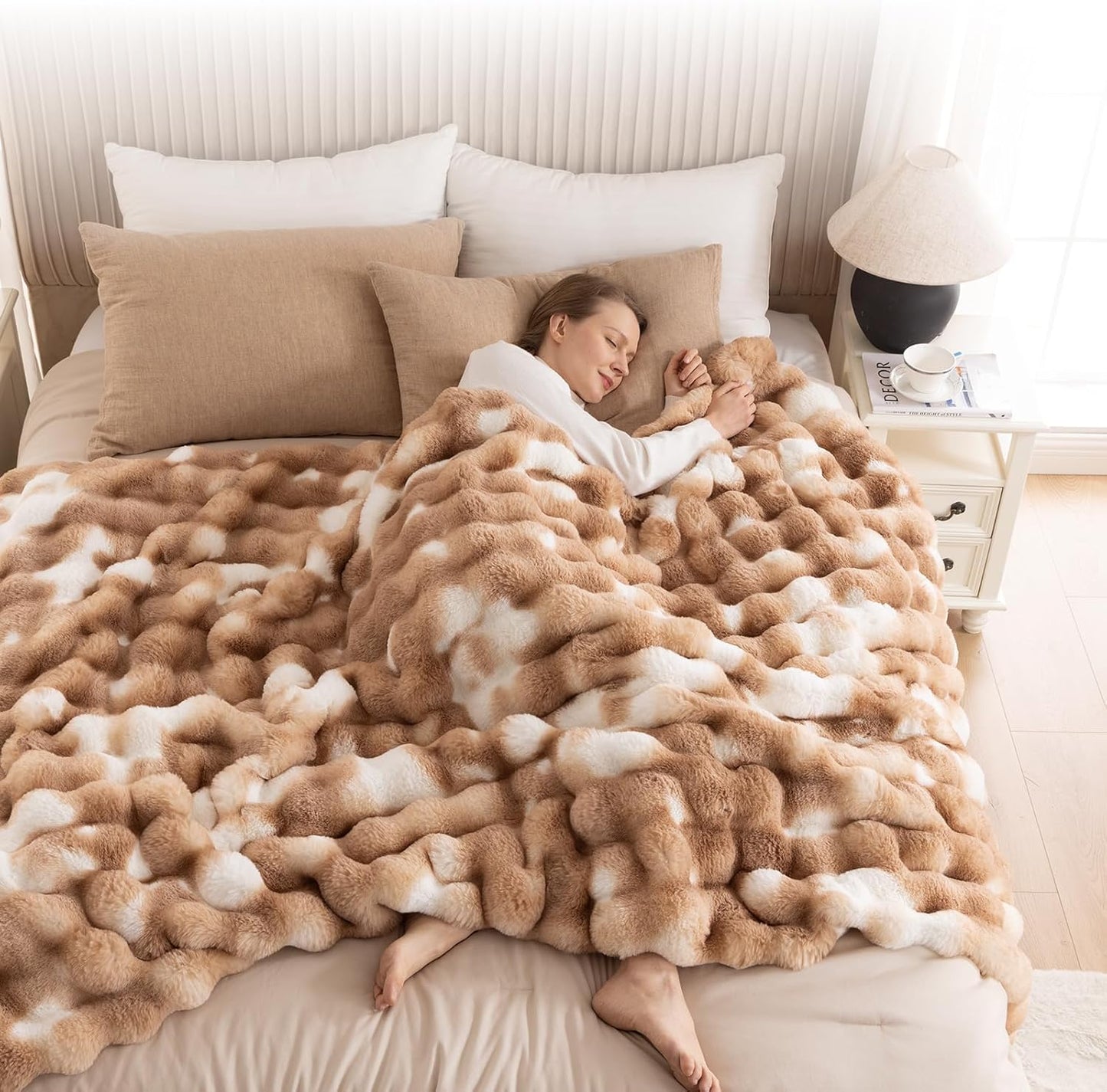 Cozy Faux Fur Throw Blanket for Bed Warm Fuzzy Throw Blanket, Soft Plush Thick Bubble Blankets for Bedroom and Living Room, Furry Luxury Blanket, 60 x 80, Tie-Dye Brown