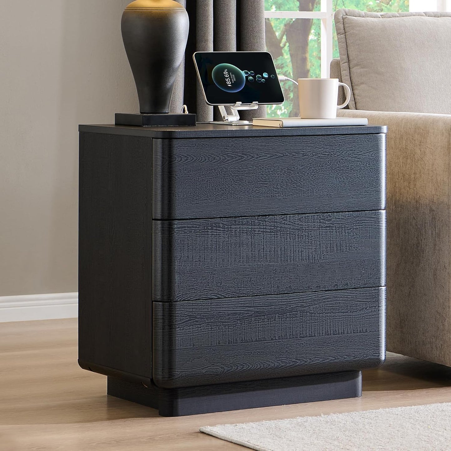 JXQTLINGMU 22" Modern Nightstand Set of 2 with Charging Station, Large Push-to-Open End Table, Wood Bedside Table, Curved Profile, Handleless 3 Drawer Night Stand for Bedroom, Living Room, Black