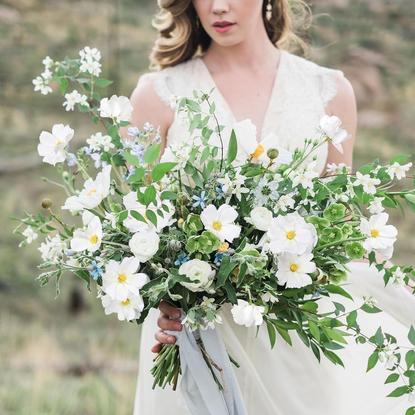 IPOPU White Daisy Flowers Artificial Cosmos 5PCS White Fake Wildflowers 24.5" Silk Flowers with Stems for Home Decor Indoor Artificial Daisies for Wedding Bouquets Floral Craft