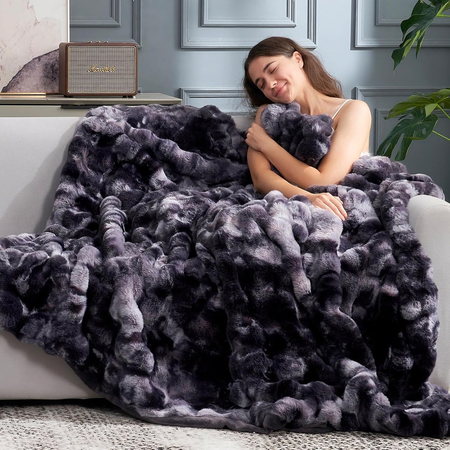 Cozy Bliss Faux Fur Throw Blanket for Couch, Fuzzy Soft Plush Thick Bubble Blanket for Sofa Bedroom Living Room, 60 * 80 Inches Tie Dye Black